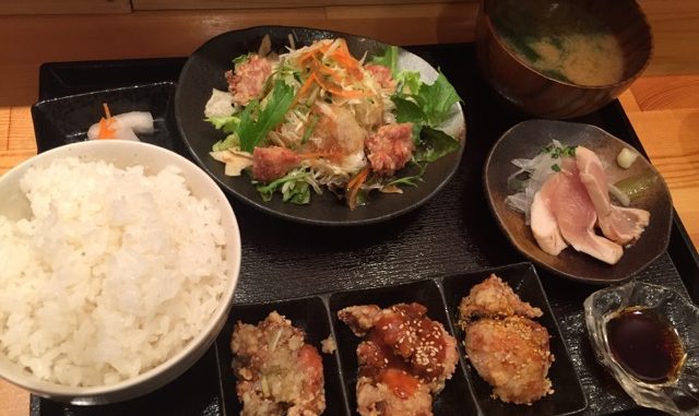 神戸cocco 神戸三宮 三ノ宮 さんプラザ内さんプラザ唐揚げの定食 丼で晩御飯 グルメガイドブック
